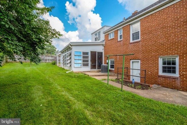 Building Photo - 7623 Arlen St
