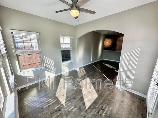 Building Photo - 117 Weeping Oak Ln