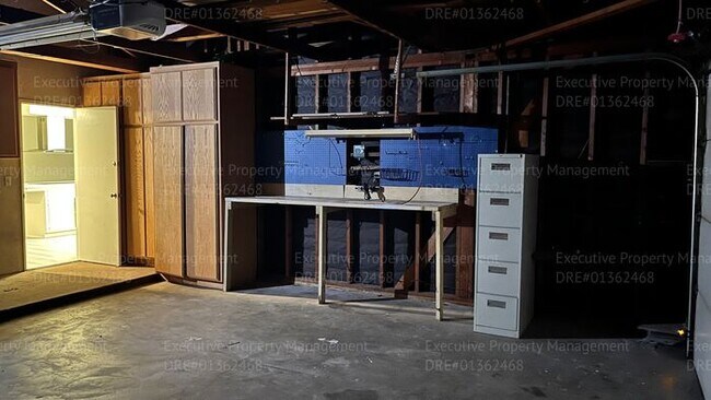 Building Photo - Remodeled 3 bedroom/ 2 bathroom home *MOVE IN SPECIAL OAC*