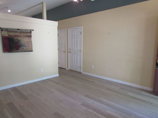 Building Photo - Ranch home in quiet neighborhood