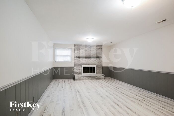 Building Photo - 801 Boleyn Pl