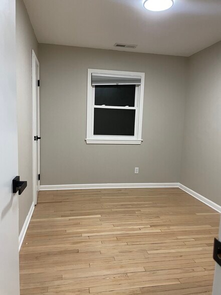 Building Photo - 7 Donna Ave