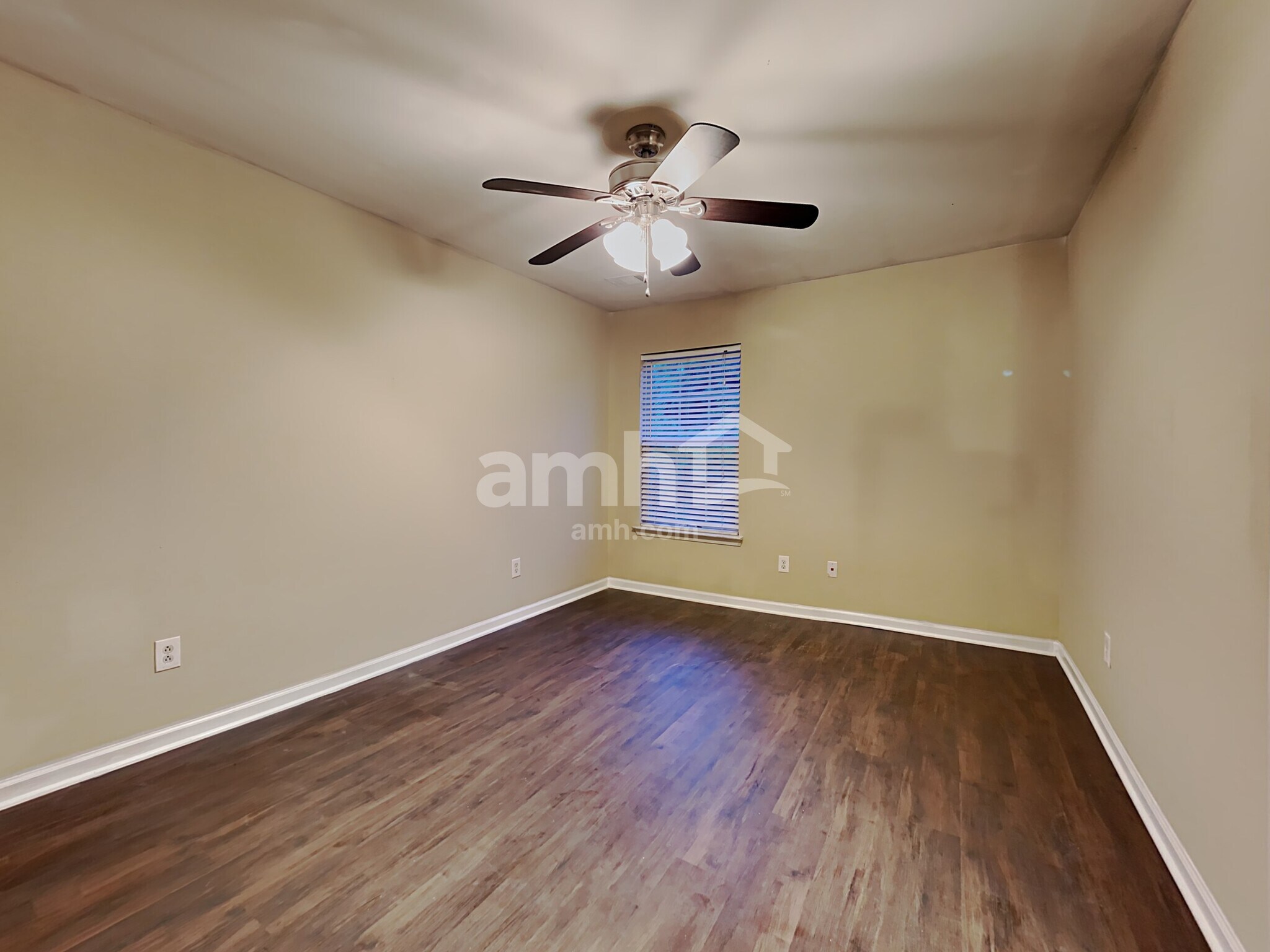 Building Photo - 2920 Mayfair Dr