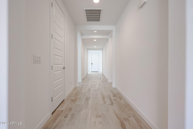 Building Photo - 7680 W Honeysuckle Dr