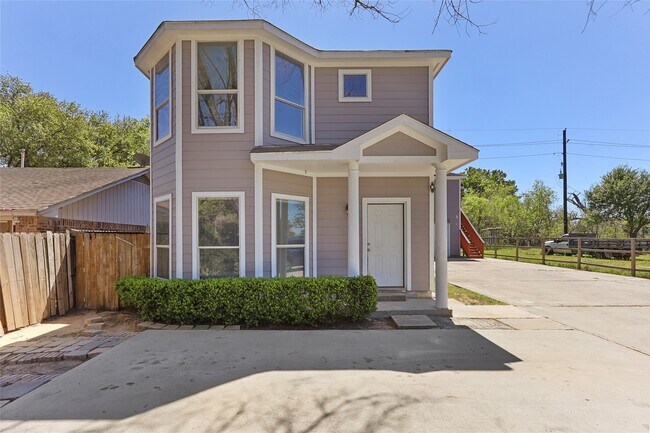 Building Photo - 11131 Holly Hill Ln