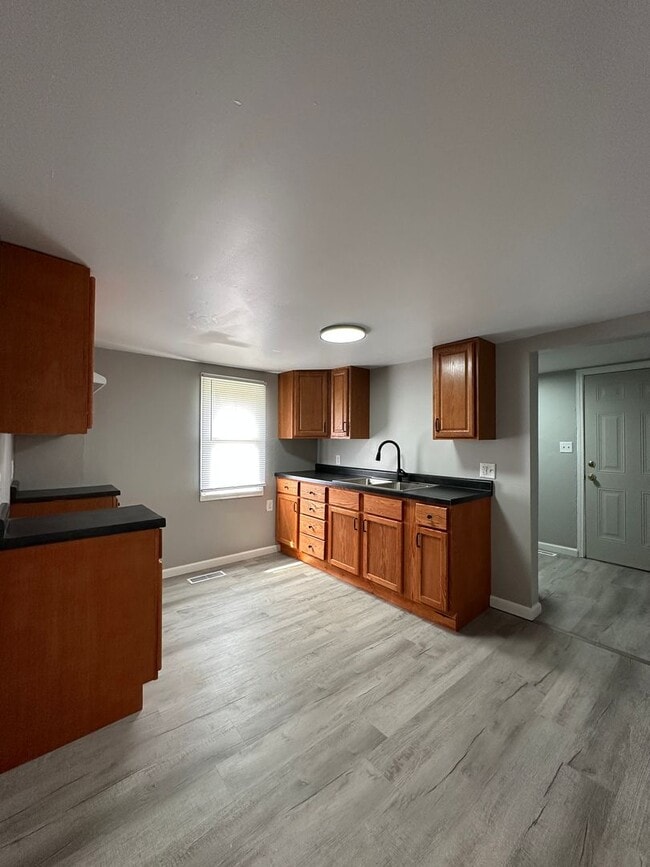 Building Photo - Fully Renovated 2 Bed / 2 Bath Home — Modern Finishes, Large Yard, Move-In Ready NOW!