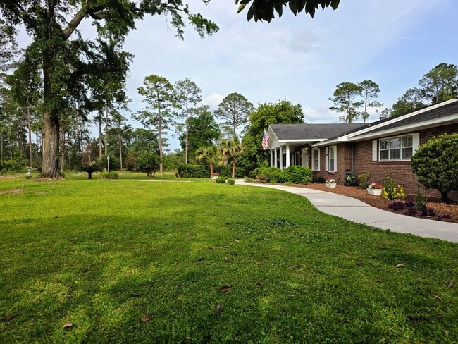 Building Photo - Peaceful paradise