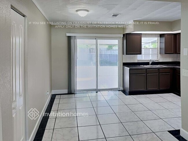 Building Photo - 121 Hidalgo Ave