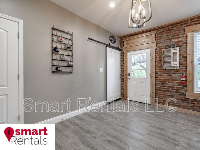Building Photo - 3851 McRee Ave