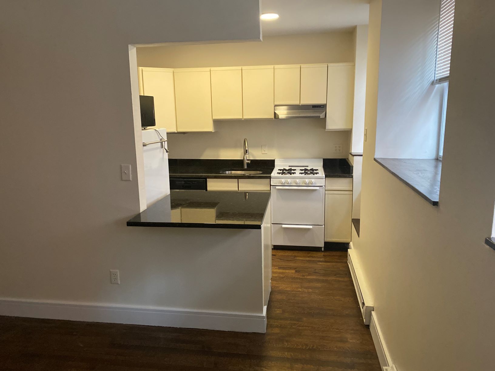 Building Photo - 38 Phillips St