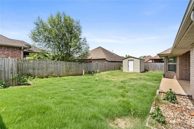 Building Photo - 1604 W Stratton Dr
