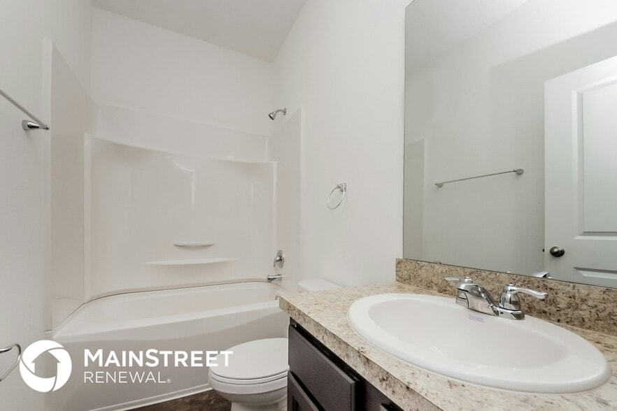 Building Photo - 221 Hidden Lk Lp