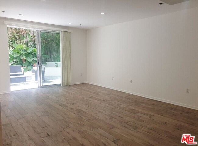 Building Photo - 1611 S Beverly Glen Blvd