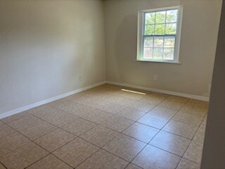 Building Photo - 28 Spring Loop Cir