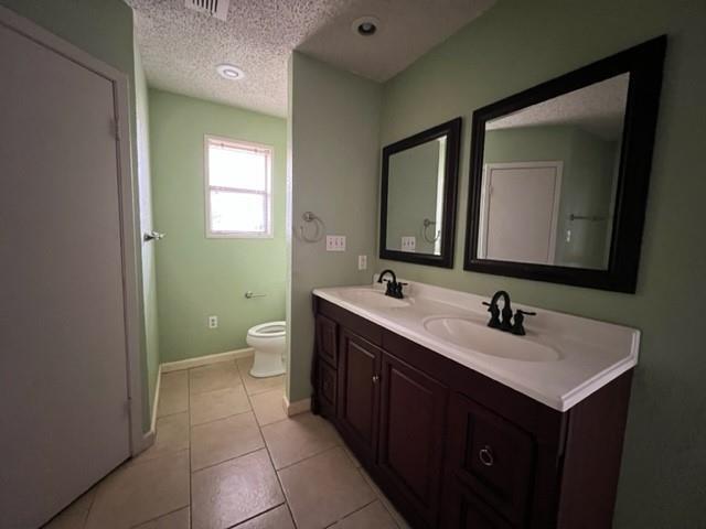 Building Photo - 3941 Trinity Ln