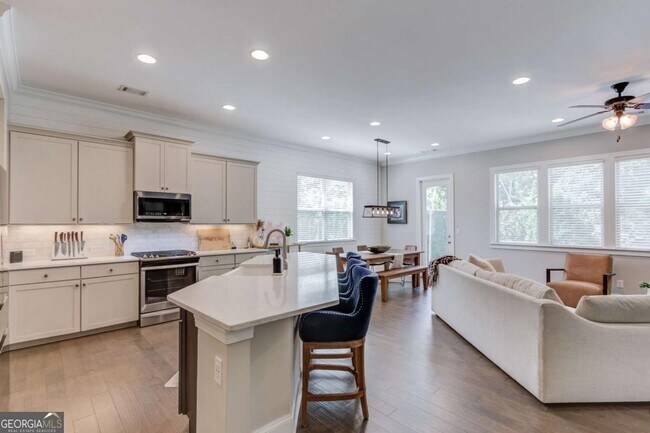 Building Photo - 1450 Edgebrook Ct NE