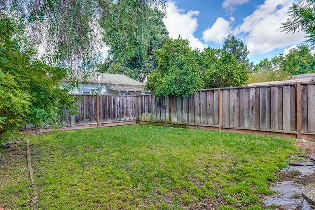 Building Photo - Wonderful 3 bedroom , 2 bath home in Mount...