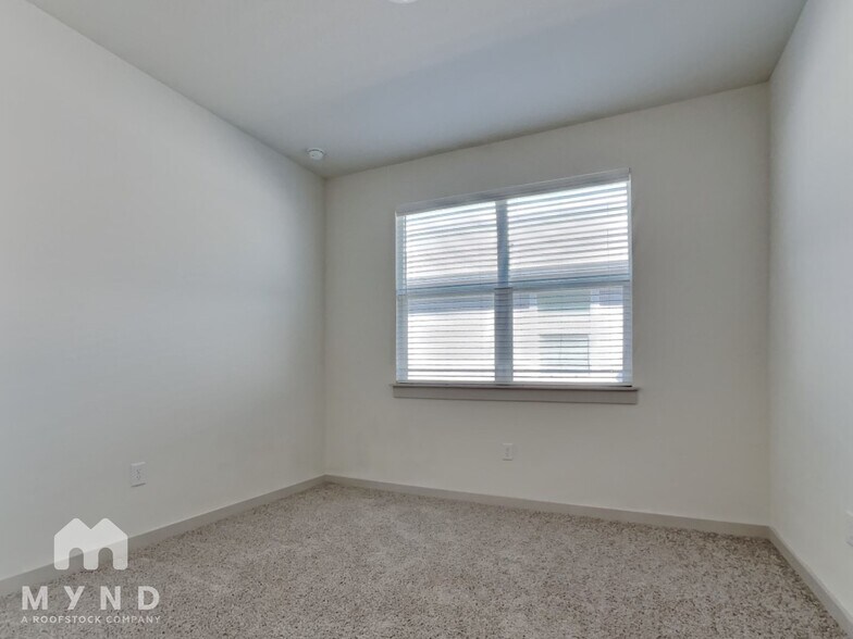 Building Photo - 3029 Egan Dr