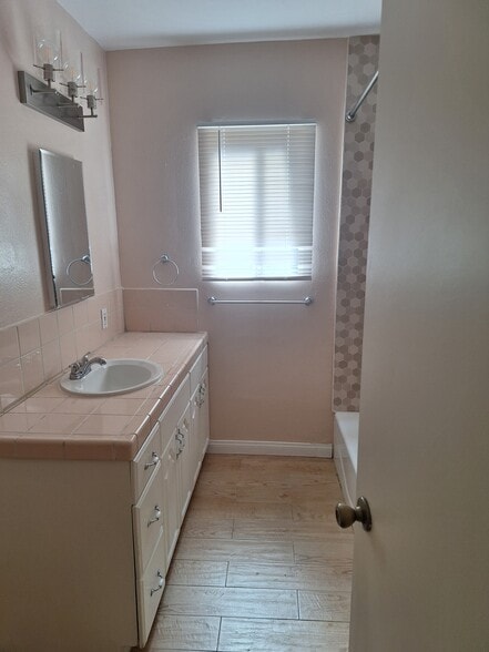 Full size bathroom with large vanity - 16663 Victory Blvd