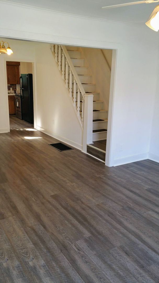 Building Photo - Rare pet-friendly downtown rental with off street parking and fenced yard!