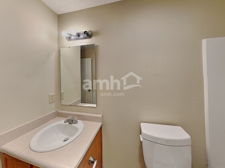 Building Photo - 10812 Parker Dr