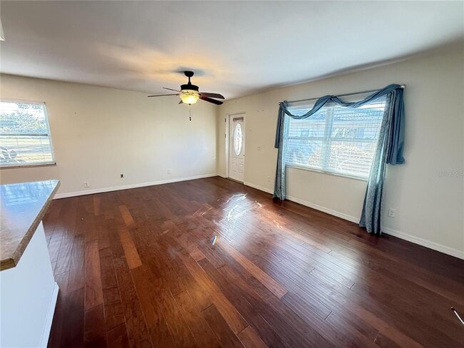 Building Photo - 2202 Clubhouse Dr