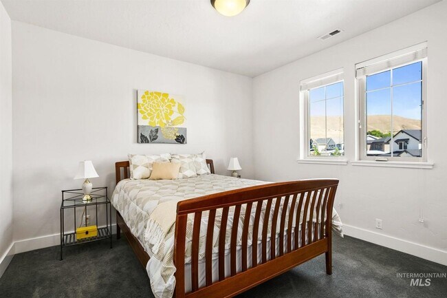 Building Photo - Stunning Modern Home Near NE Foothills | Mountain Views | Designer Finishes