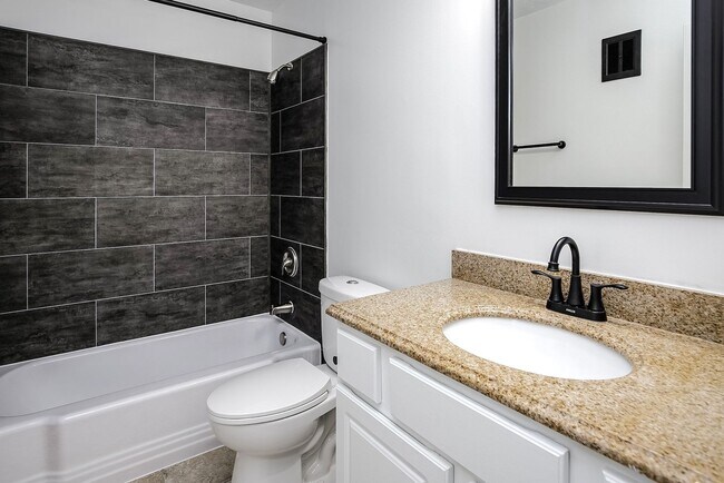 Building Photo - Spacious 3-Bedroom Apartment in Millard!