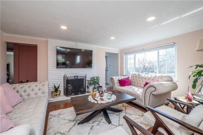 Building Photo - 4915 Brownsville Rd