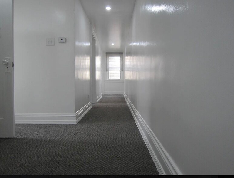 Building Photo - 2840 Dwight Ave