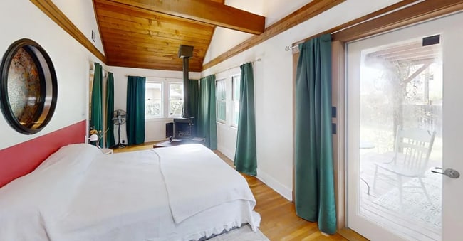Building Photo - Charming 3-Bedroom Home in the Heart of th...