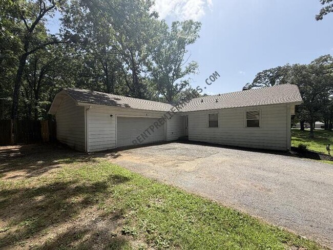 Building Photo - 5 Raleigh Ln