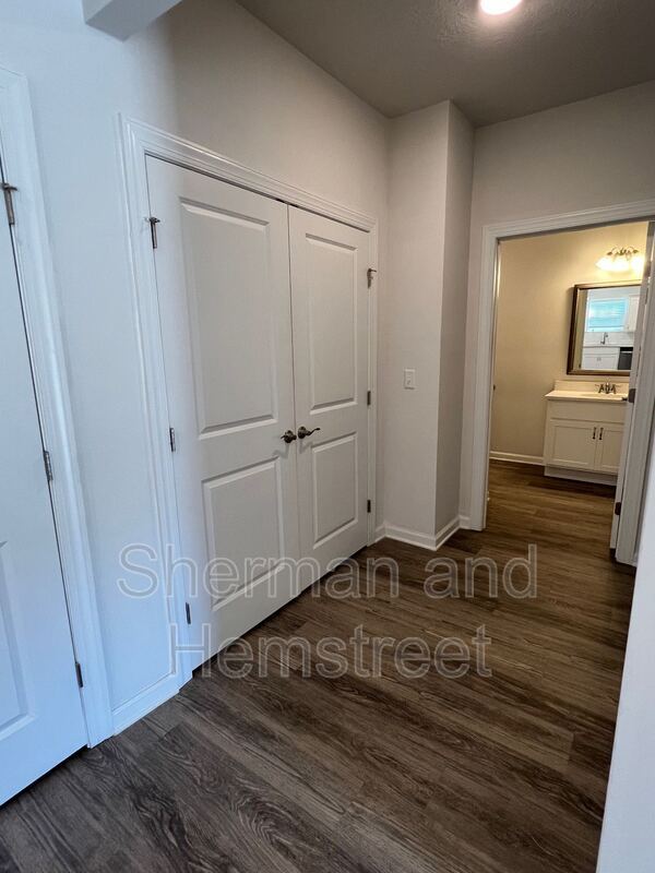 Building Photo - 2028 Lotus Dr