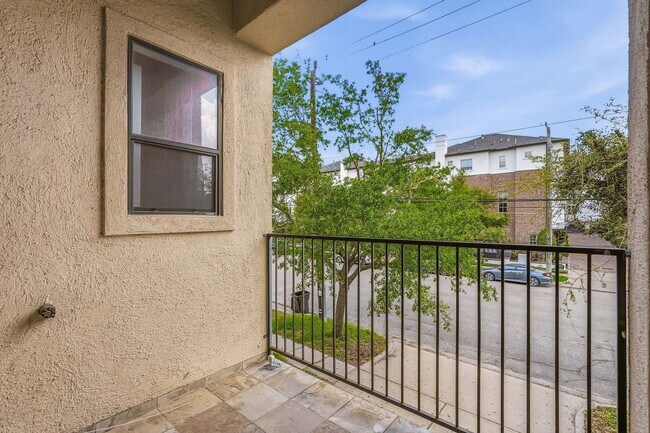 Building Photo - 2816 Rusk St