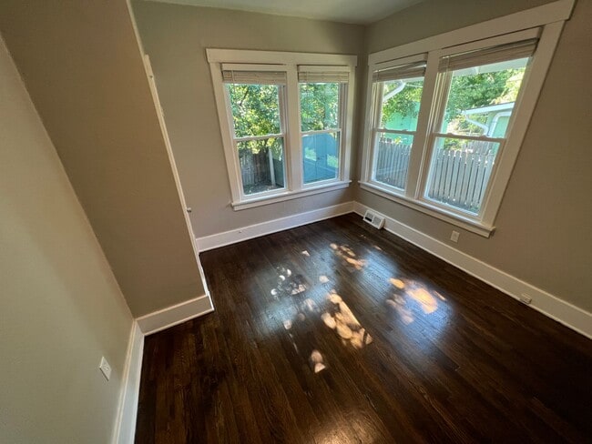 Building Photo - Remodeled 2BR+ Home in Adams Park!