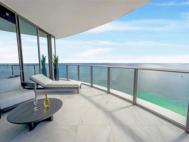 Building Photo - 15701 Collins Ave