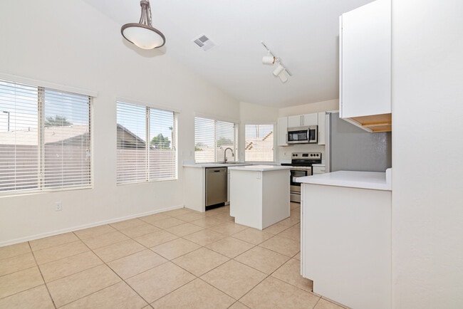 Building Photo - Move-in ready home in Mesa!