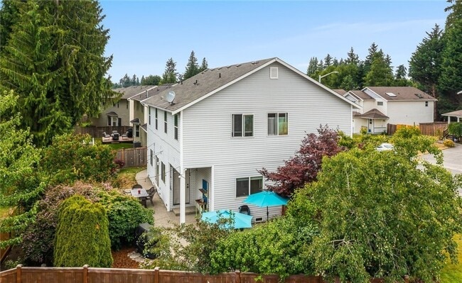 Building Photo - A Gorgeous Home with 4 Bed and 2.5 Bath