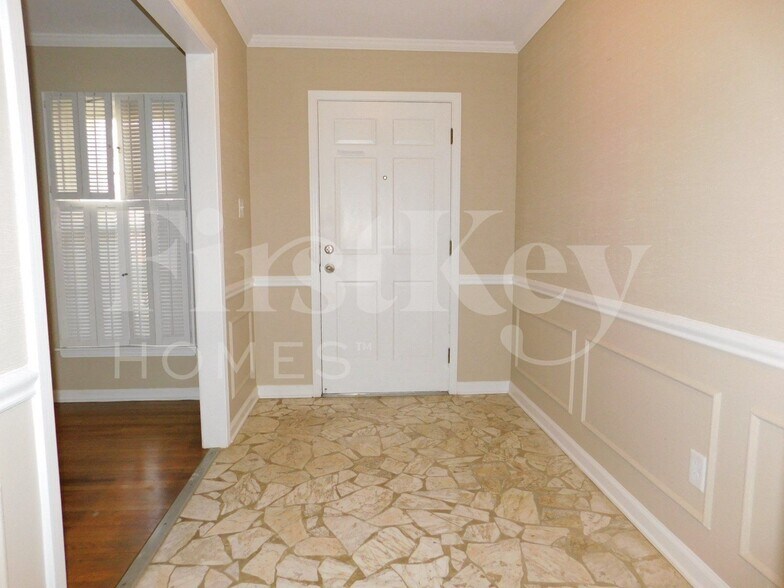 Building Photo - 6135 Haddington Dr