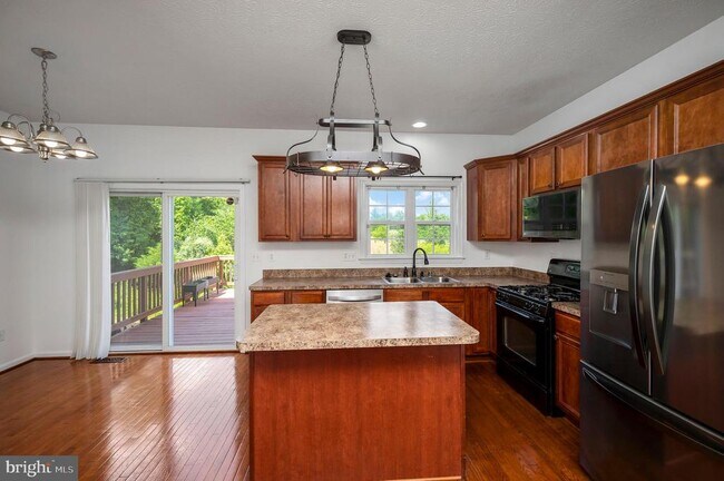 Building Photo - 104 Stingray Ct