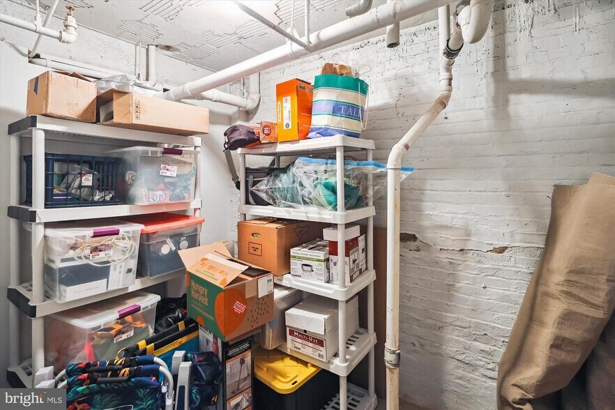 Basement lockup - 1417 Newton St NW