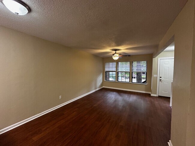 Building Photo - 797 Timber Way Court