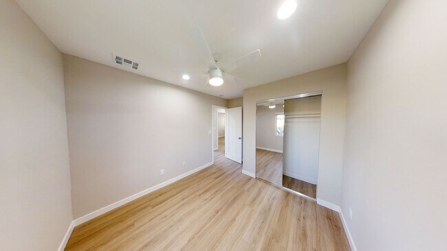 Building Photo - 5484 Dorothy Dr