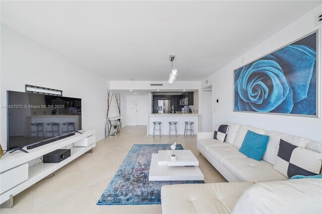 Building Photo - 3675 N Country Club Dr