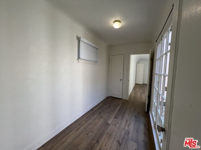 Building Photo - 4956 S San Vicente Blvd