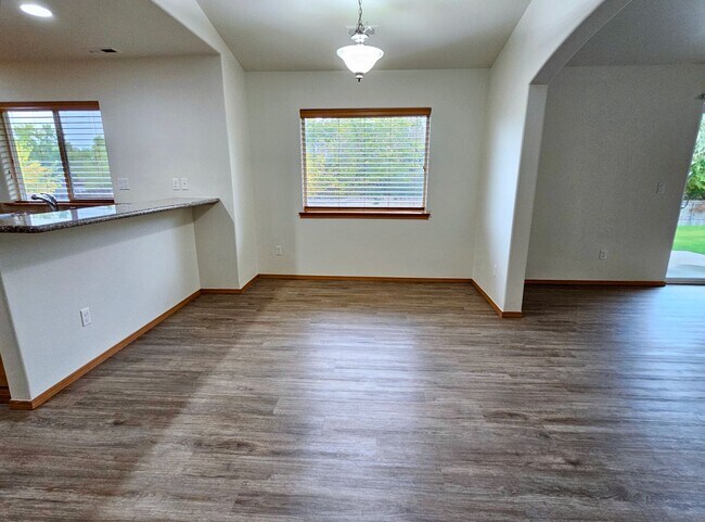 Building Photo - Open, One-Level Living- 4 Bedroom, 2.5 Bath Richland Home with Spacious Backyard