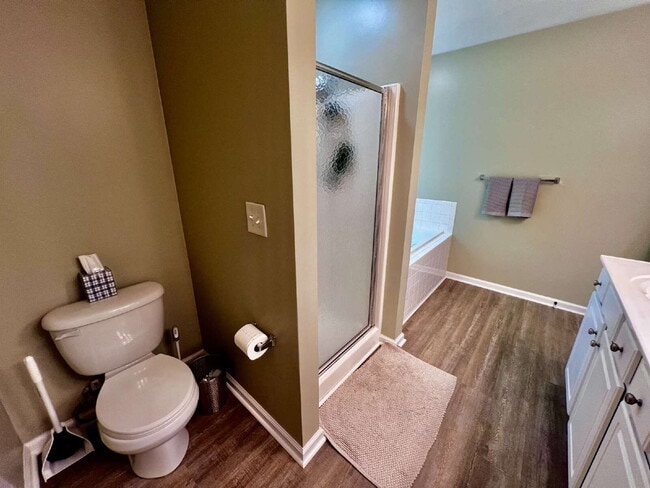 Building Photo - Charming 4 Bedroom home Near Virginia Beach Oceanfront!