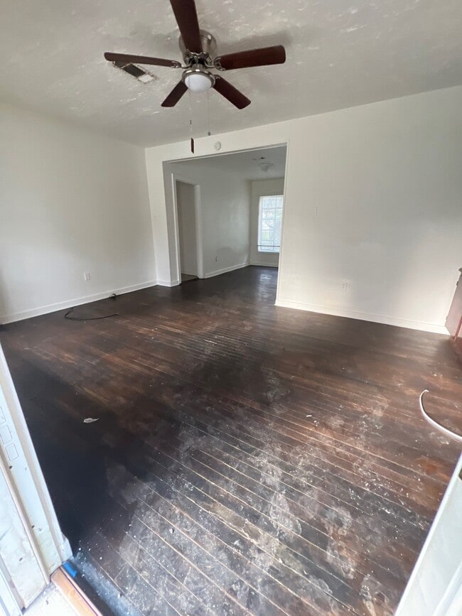 Building Photo - 709 Verdemont Dr