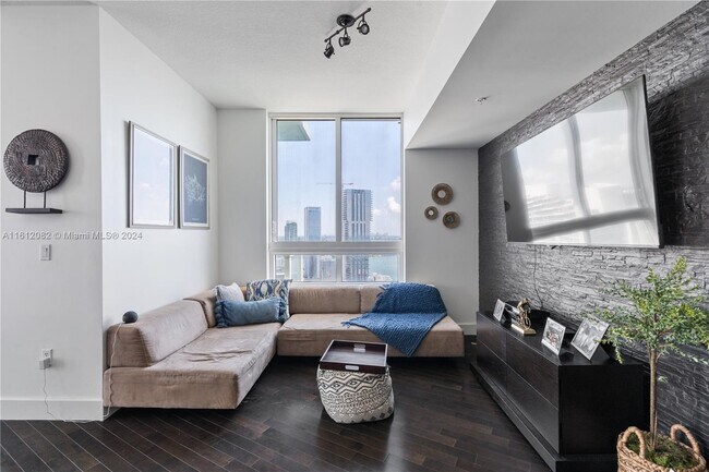 Building Photo - 1900 N Bayshore Dr