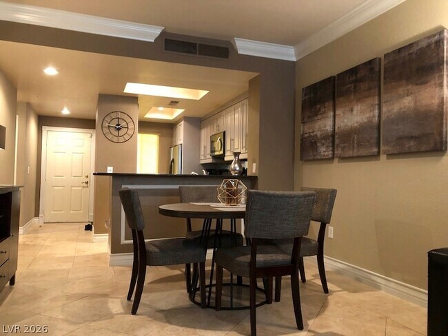 Building Photo - 220 E Flamingo Rd